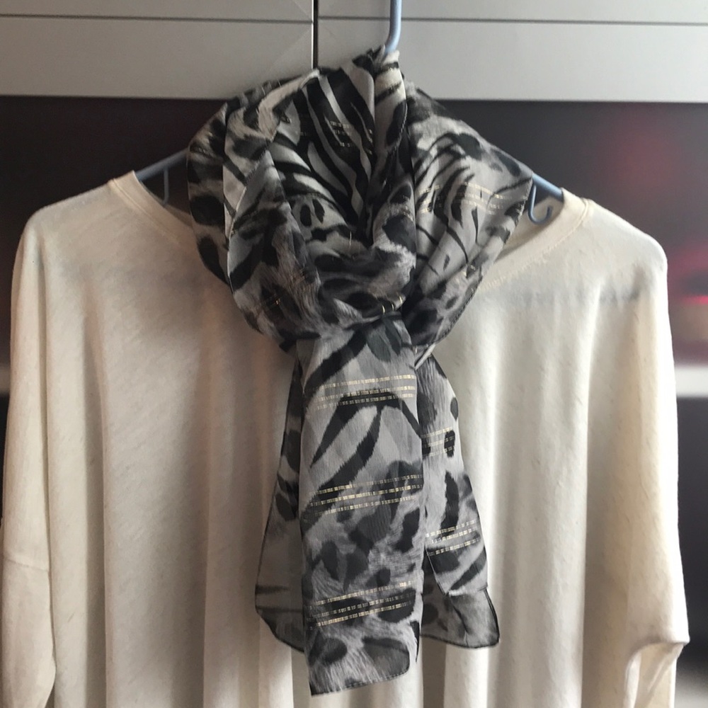 Sheer scarf 🖤